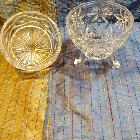 Vintage Glass 2 Piece Footed Egg - Picture 2 of 4